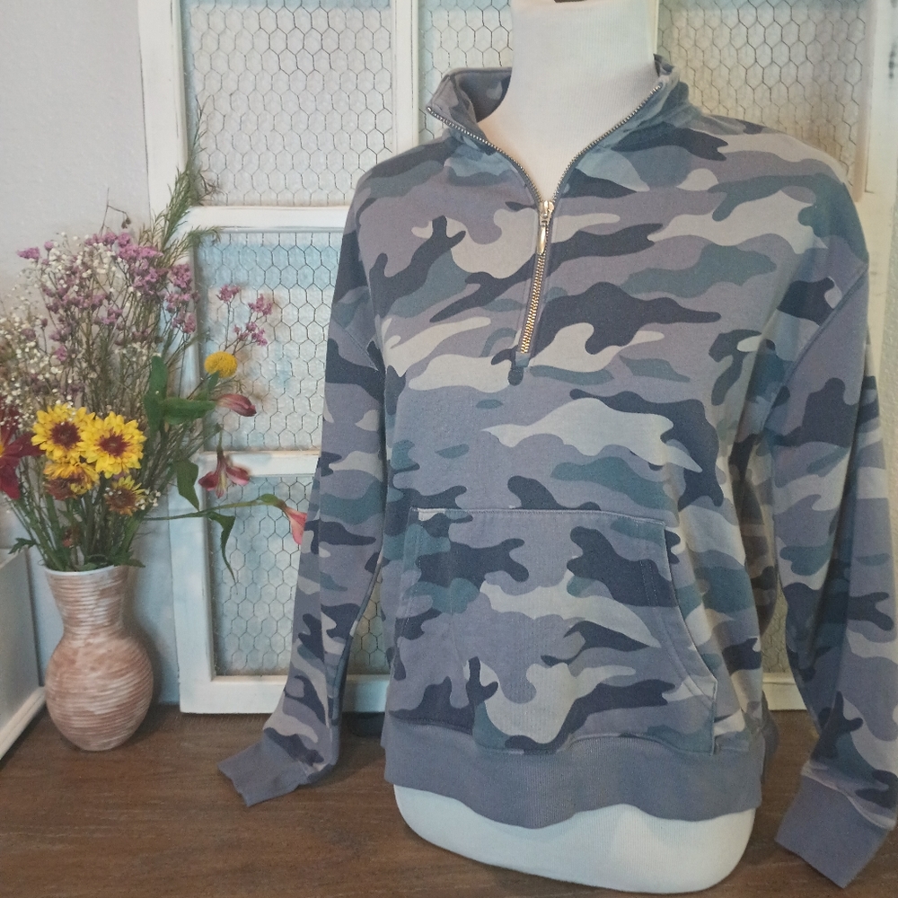 Old Navy Camo sweatshirt